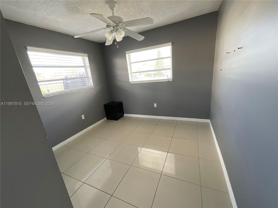 For Rent: $1,300 (1 beds, 1 baths, 2264 Square Feet)
