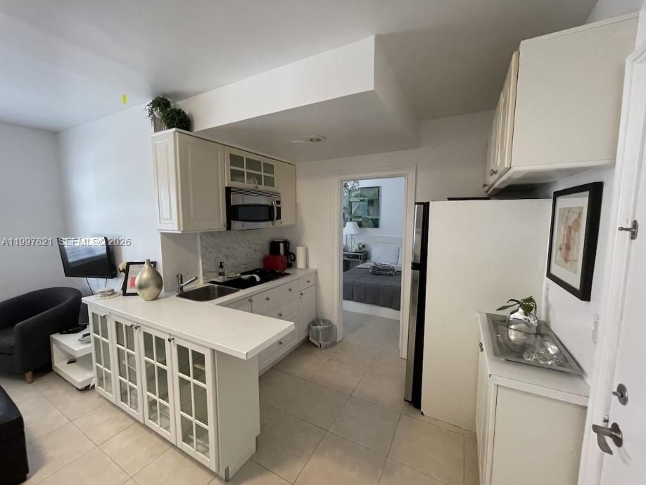 For Sale: $399,900 (1 beds, 1 baths, 410 Square Feet)