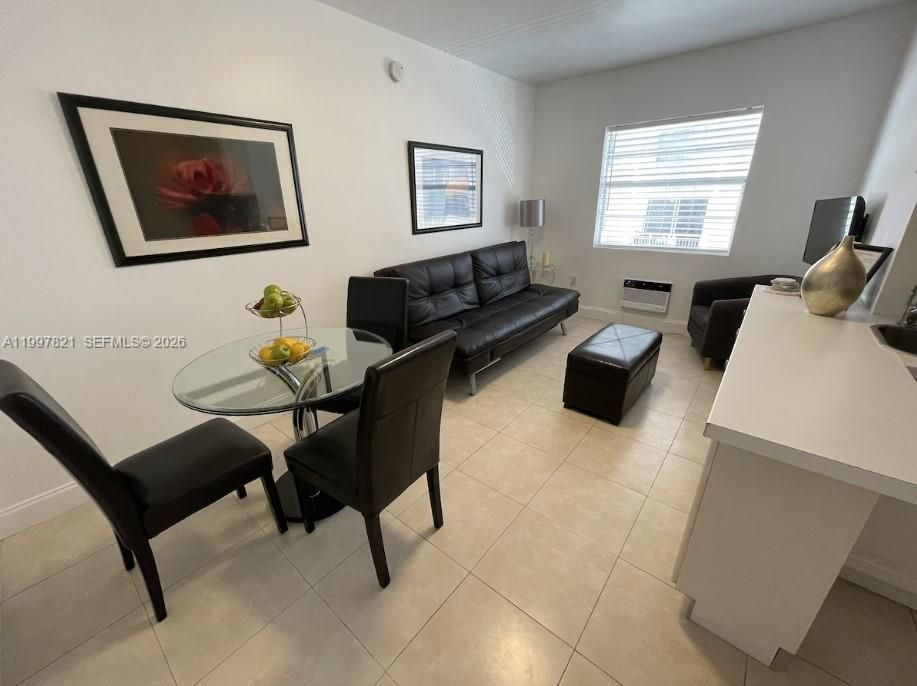 For Sale: $399,900 (1 beds, 1 baths, 410 Square Feet)