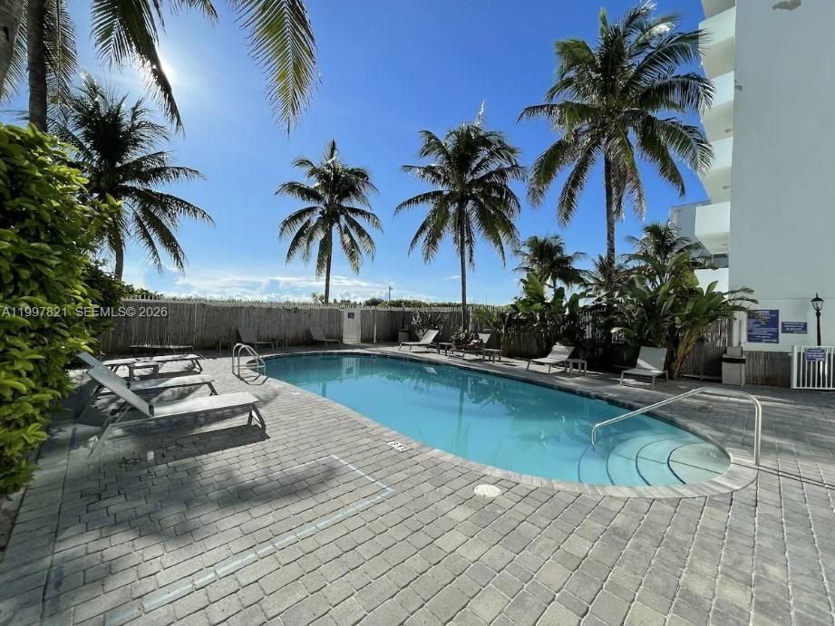 For Sale: $399,900 (1 beds, 1 baths, 410 Square Feet)
