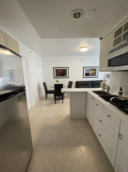 For Sale: $399,900 (1 beds, 1 baths, 410 Square Feet)