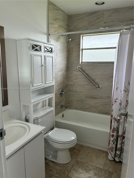 Activo con contrato: $84,500 (2 camas, 2 baños, 880 Pies cuadrados)