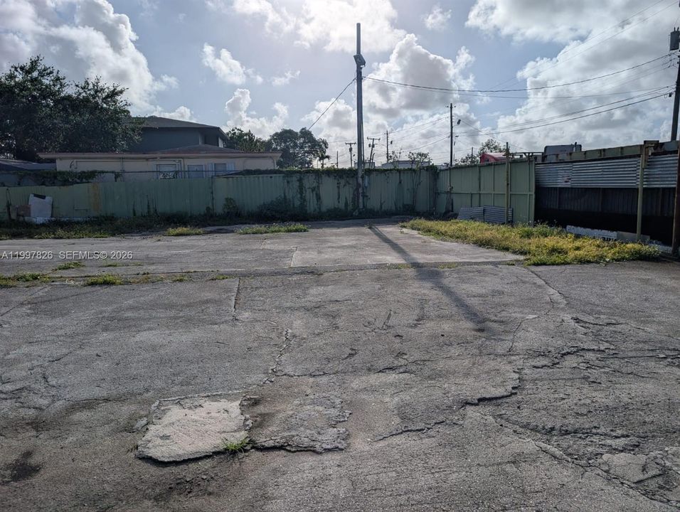 На продажу: $2,000,000 (0.16 acres)