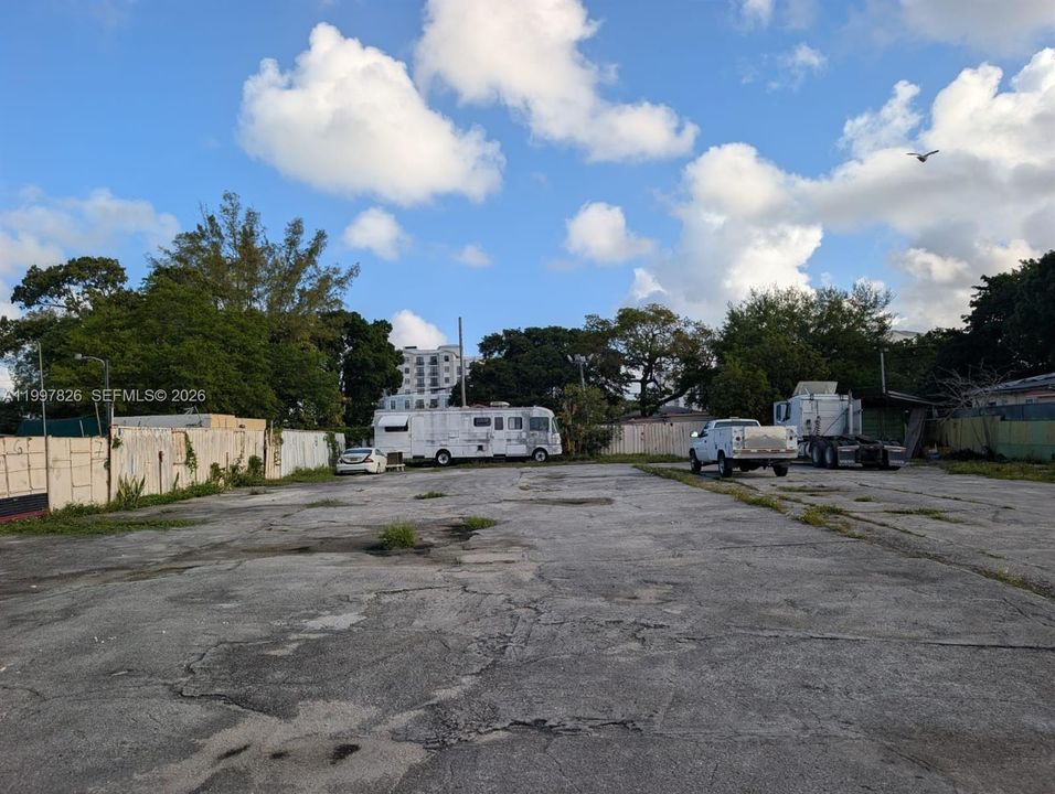 На продажу: $2,000,000 (0.16 acres)