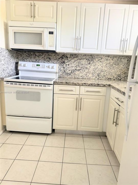 Activo con contrato: $1,400 (1 camas, 1 baños, 640 Pies cuadrados)