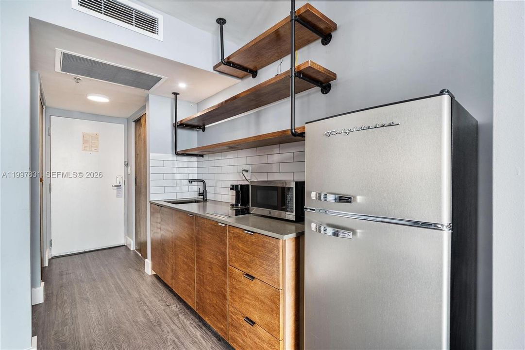 For Sale: $120,000 (0 beds, 1 baths, 360 Square Feet)