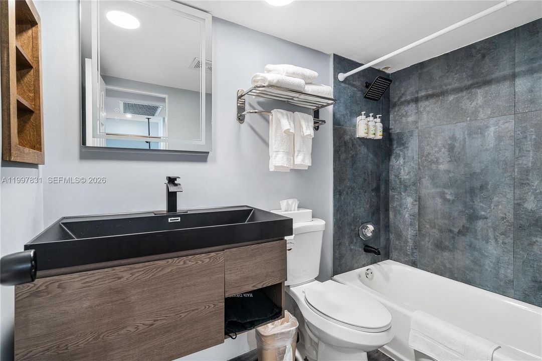 For Sale: $120,000 (0 beds, 1 baths, 360 Square Feet)