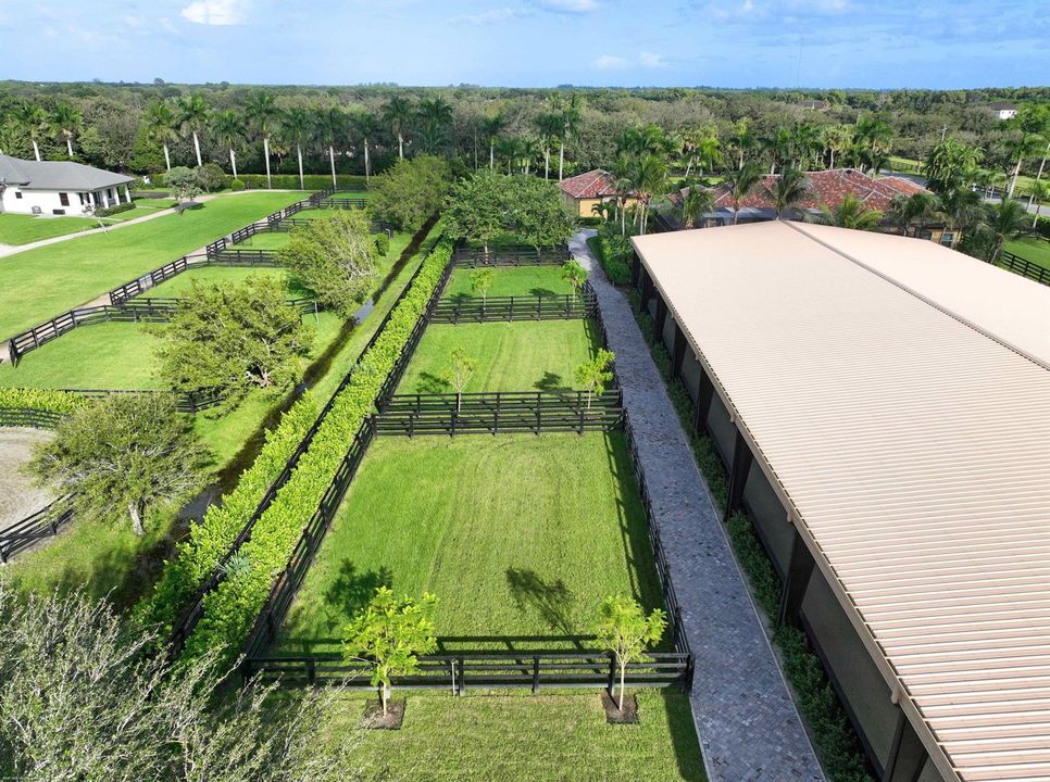 4985 Stables Way 072