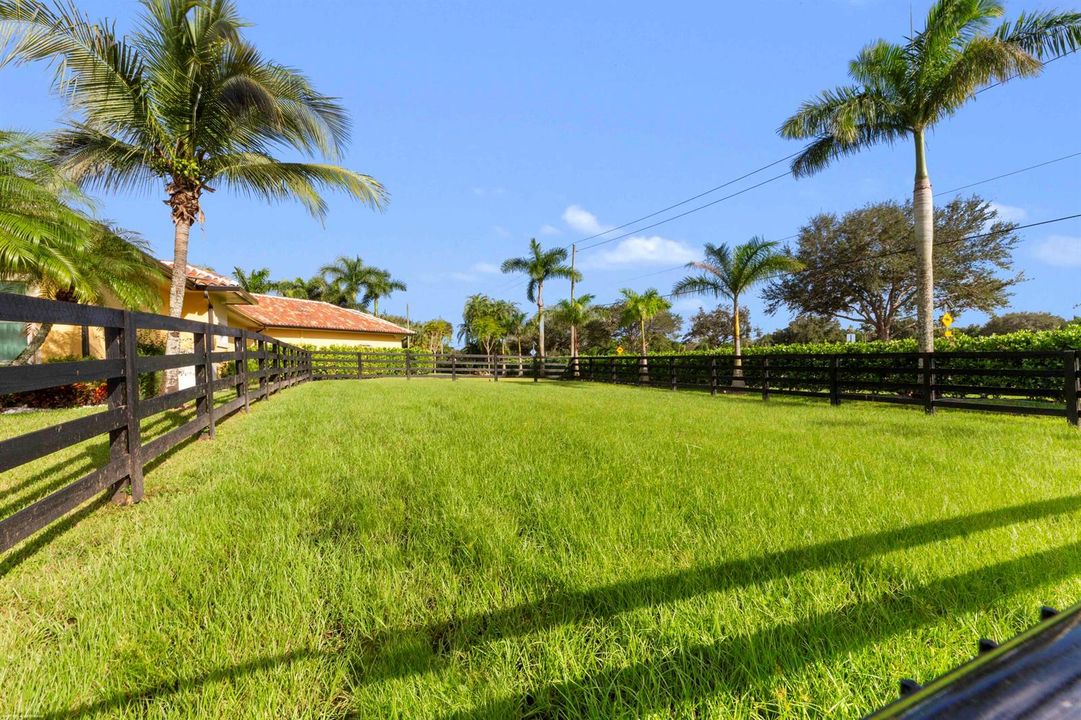 4985 Stables Way 084