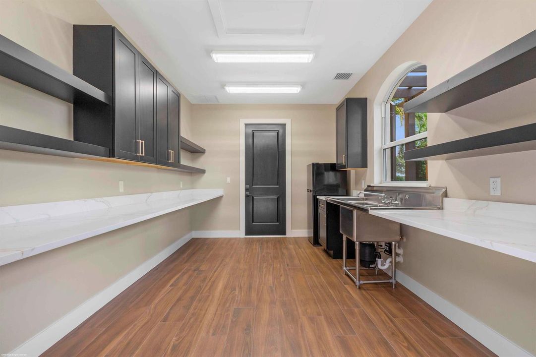 4985 Stables Way 023