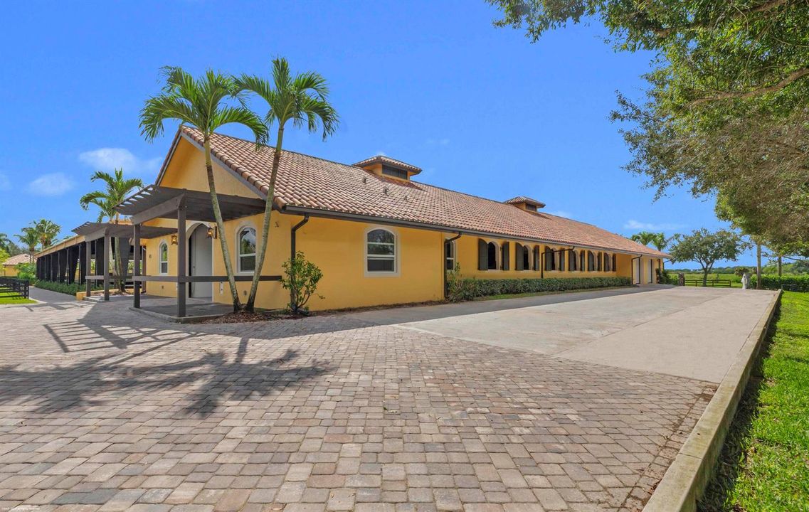 4985 Stables Way 009