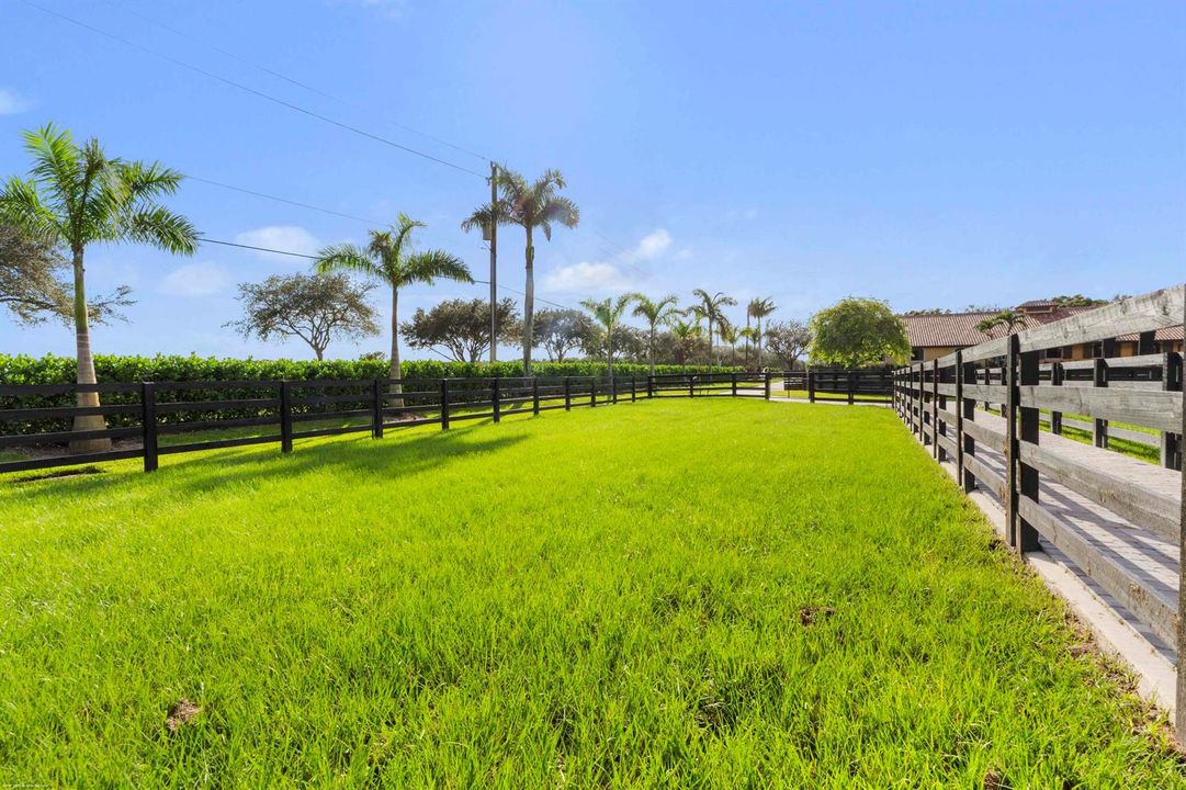 4985 Stables Way 085