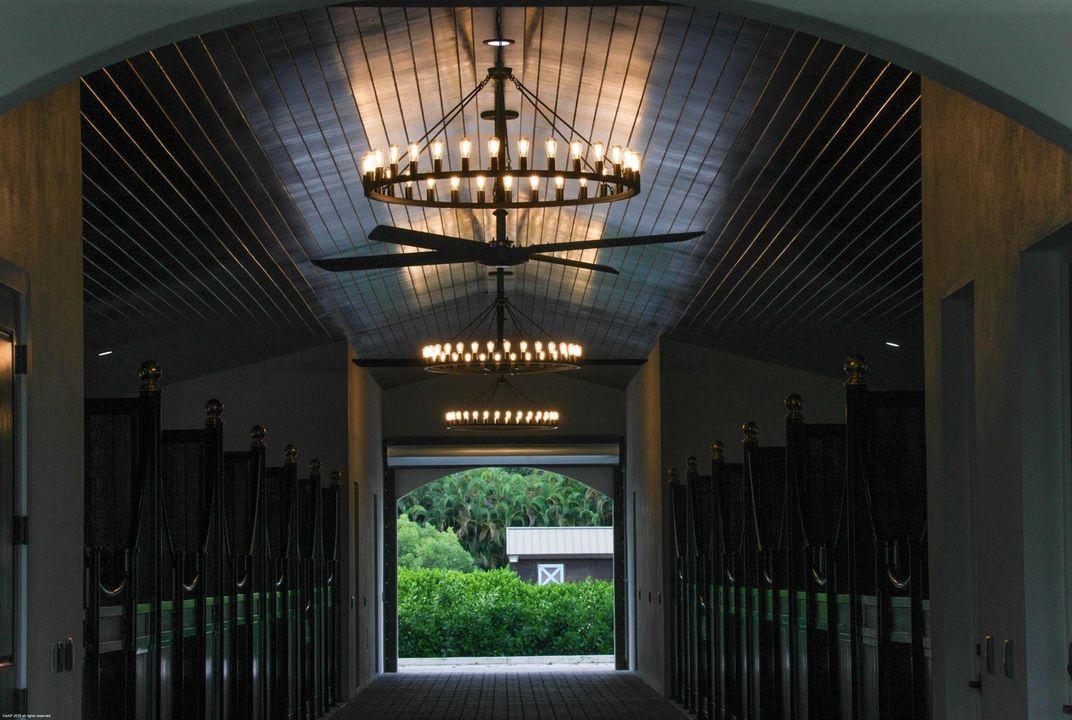 4985 Stables Way 013a