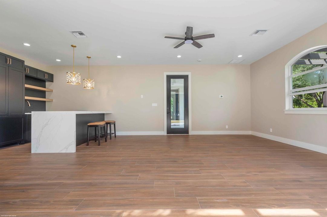 4985 Stables Way 033