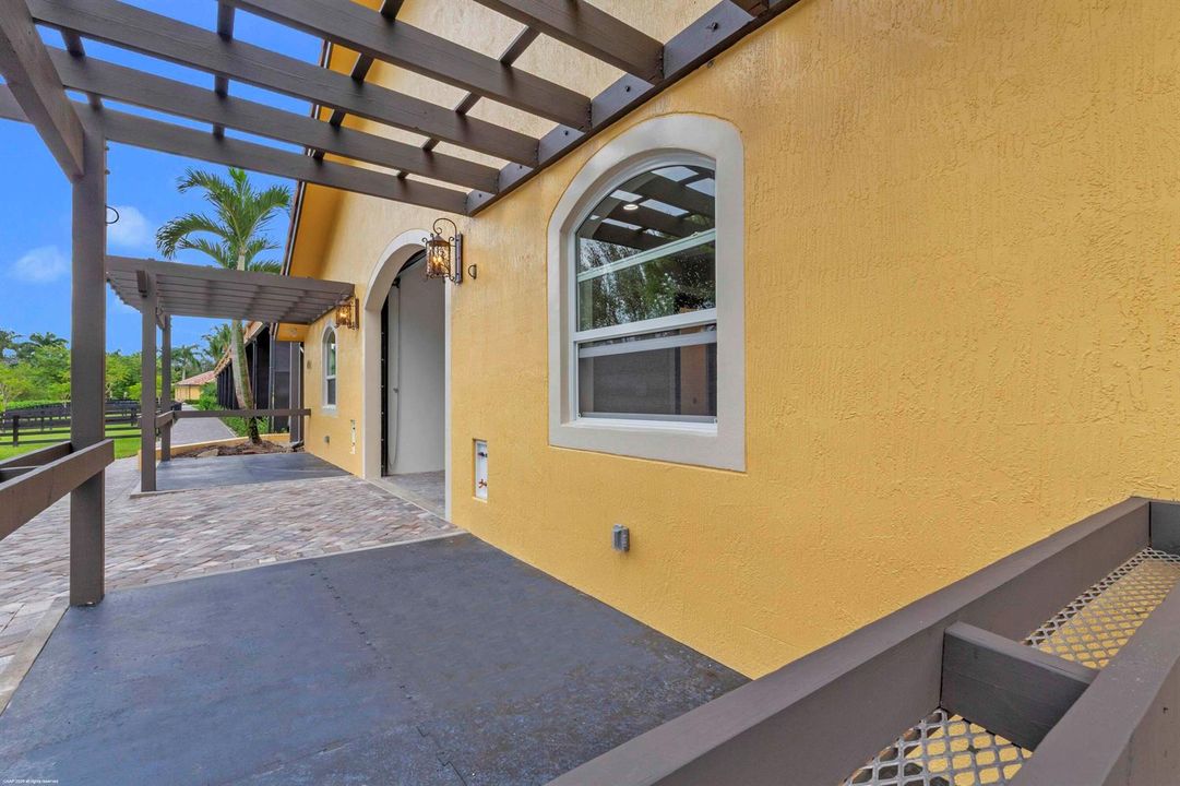 4985 Stables Way 011