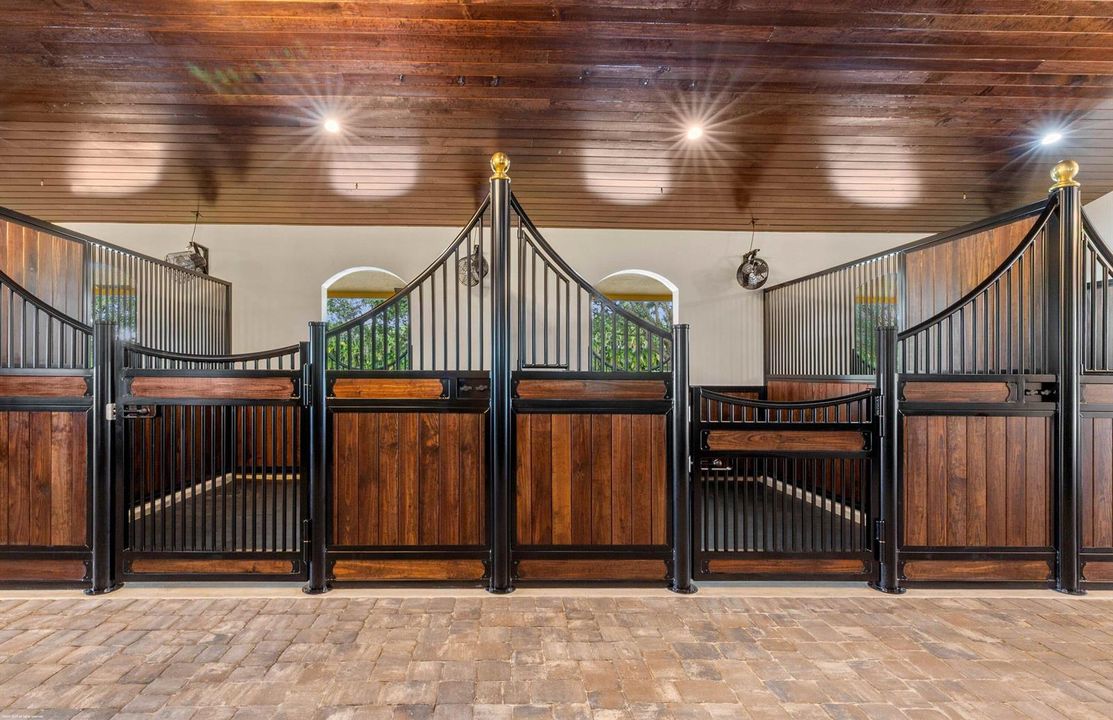 4985 Stables Way 015