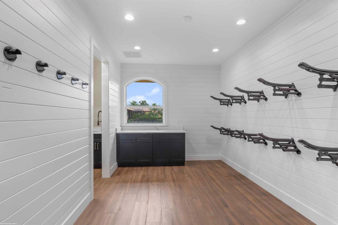 4985 Stables Way 042