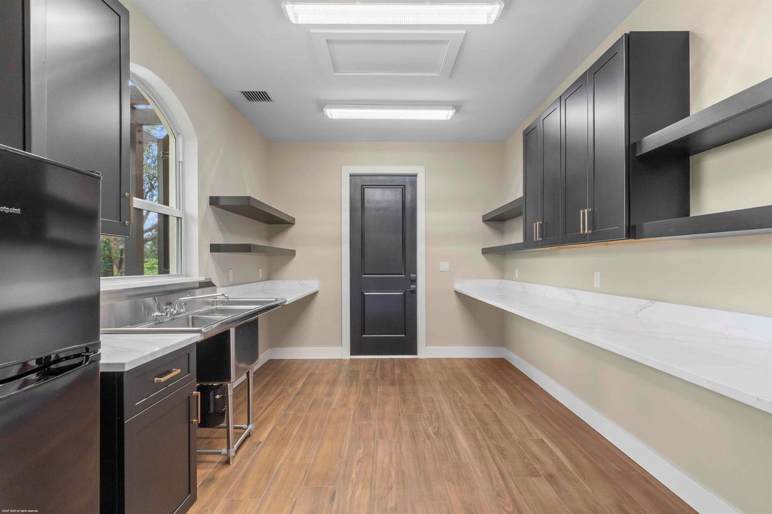 4985 Stables Way 022