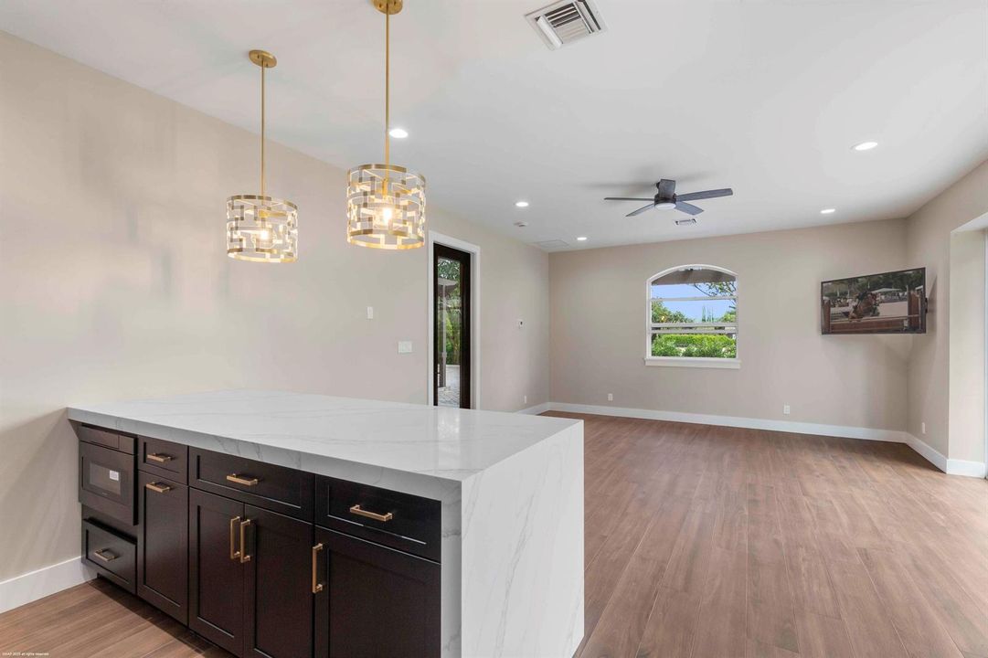 4985 Stables Way 038