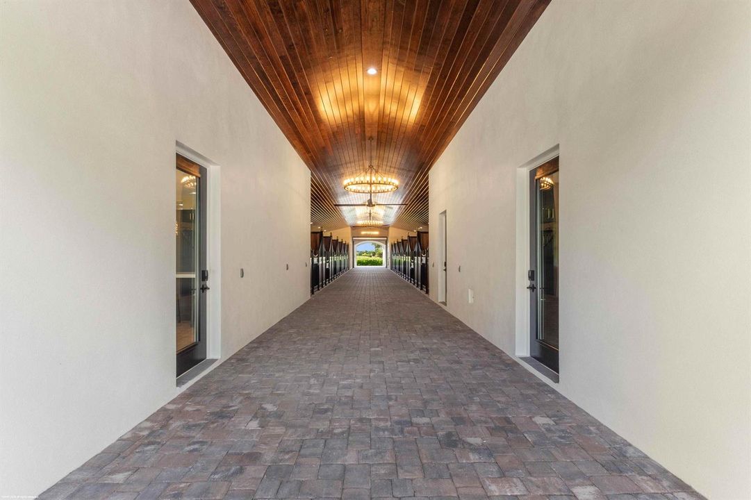 4985 Stables Way 013