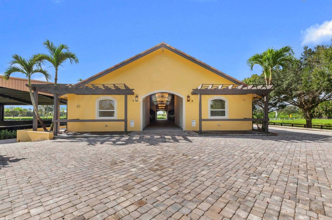 4985 Stables Way 008