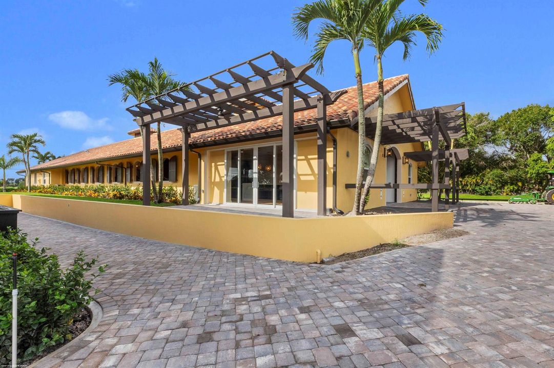 4985 Stables Way 010