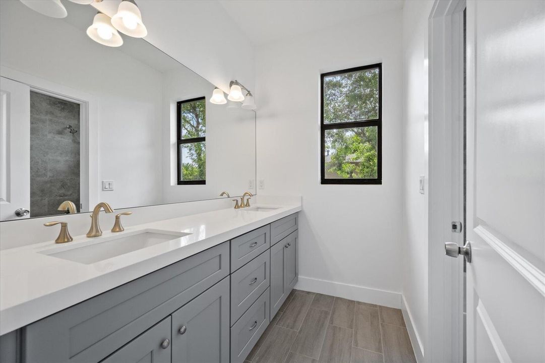 141 W 16th St