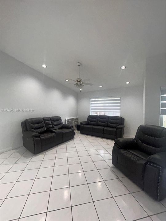 For Sale: $465,000 (3 beds, 2 baths, 1425 Square Feet)