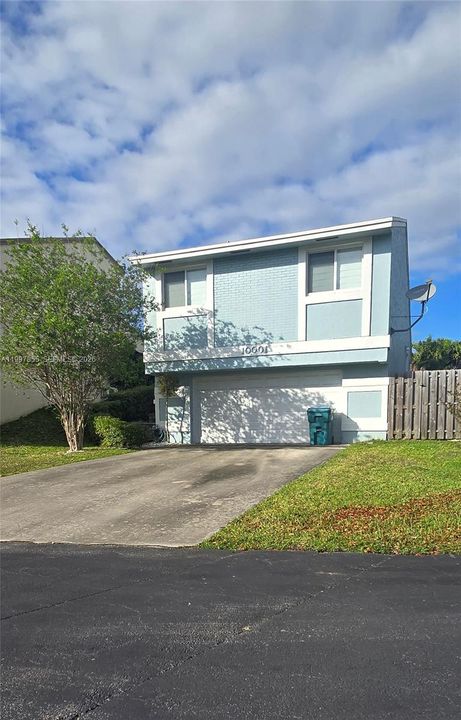For Sale: $465,000 (3 beds, 2 baths, 1425 Square Feet)
