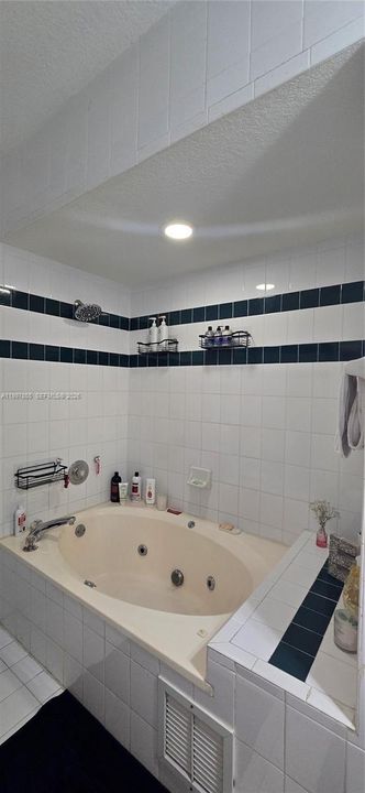 For Sale: $465,000 (3 beds, 2 baths, 1425 Square Feet)