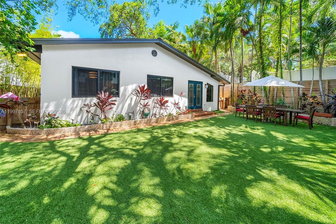 Active With Contract: $2,250,000 (3 beds, 2 baths, 2429 Square Feet)