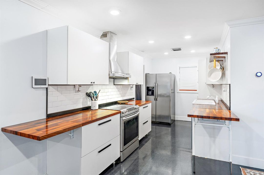401 Riverside Dr-9