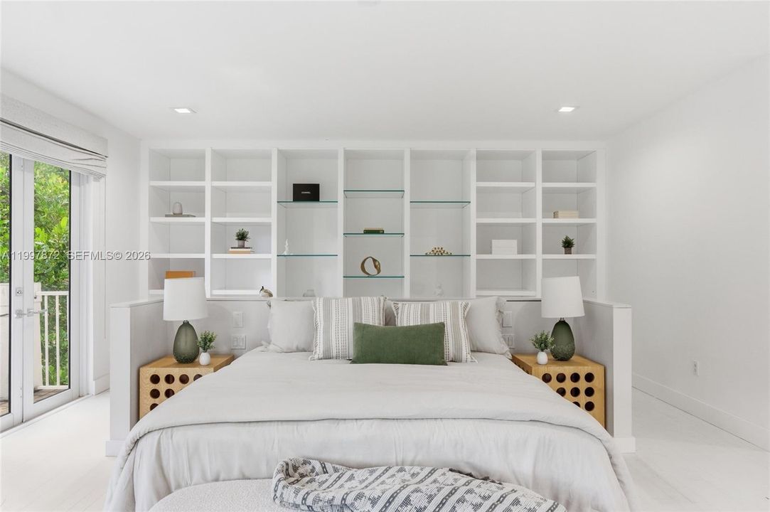 Active With Contract: $3,995,000 (5 beds, 6 baths, 5218 Square Feet)