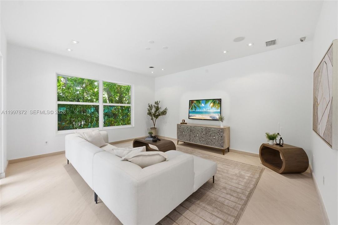 Active With Contract: $3,995,000 (5 beds, 6 baths, 5218 Square Feet)
