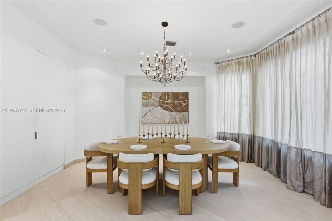 Active With Contract: $3,995,000 (5 beds, 6 baths, 5218 Square Feet)