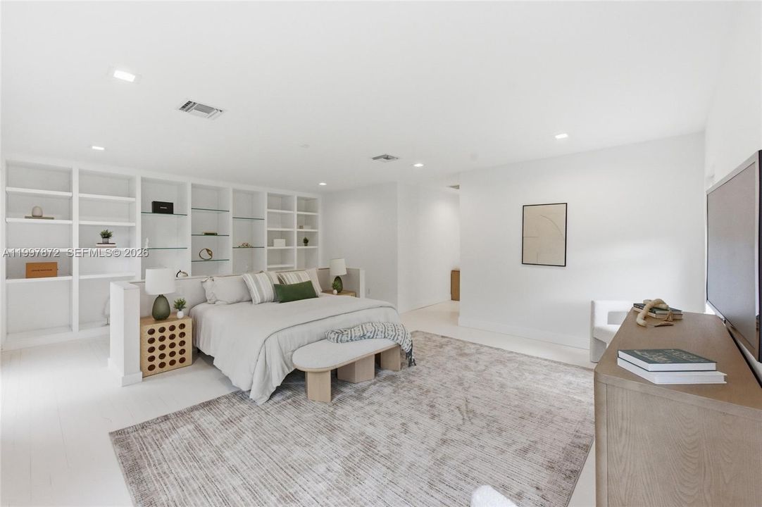 Active With Contract: $3,995,000 (5 beds, 6 baths, 5218 Square Feet)
