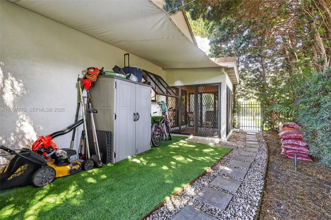 Activo con contrato: $925,000 (3 camas, 2 baños, 2469 Pies cuadrados)