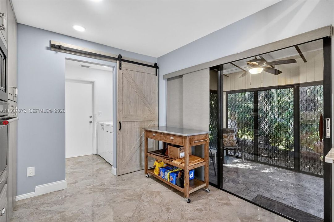 Activo con contrato: $925,000 (3 camas, 2 baños, 2469 Pies cuadrados)