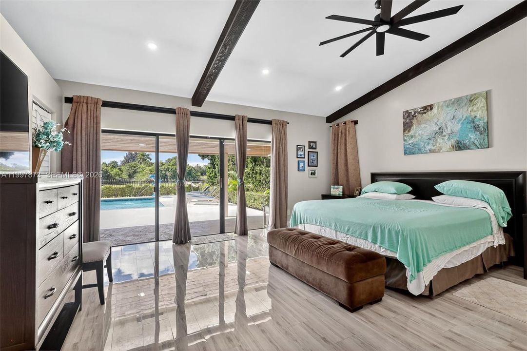 Activo con contrato: $925,000 (3 camas, 2 baños, 2469 Pies cuadrados)