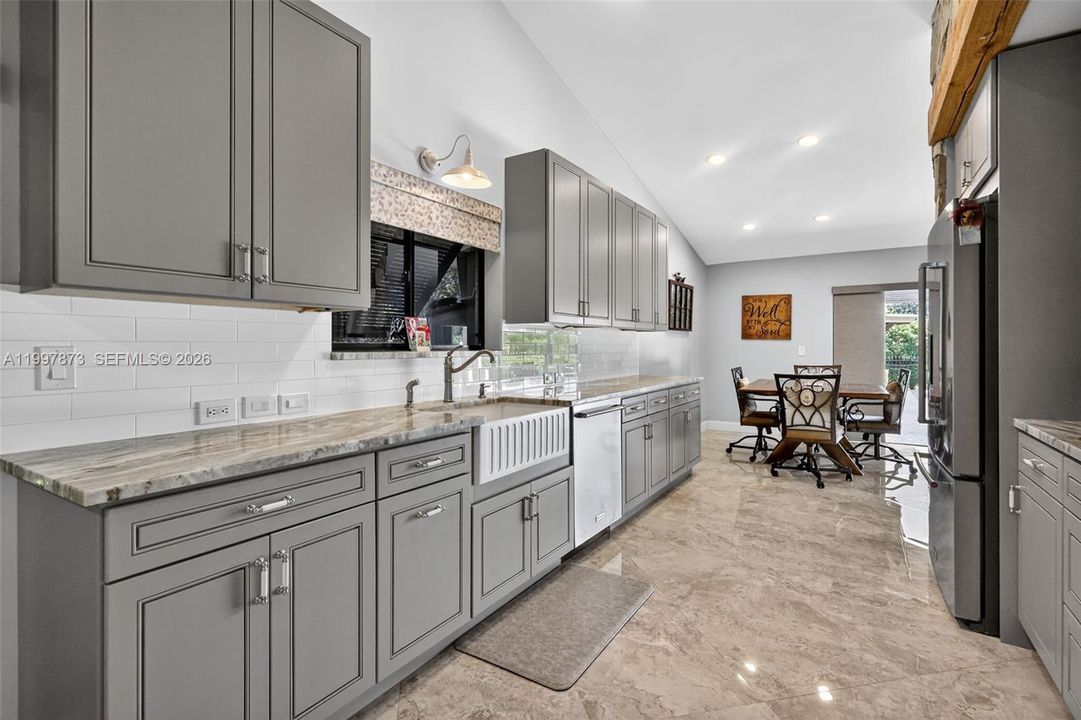 Activo con contrato: $925,000 (3 camas, 2 baños, 2469 Pies cuadrados)