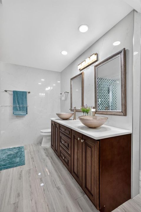 Activo con contrato: $925,000 (3 camas, 2 baños, 2469 Pies cuadrados)