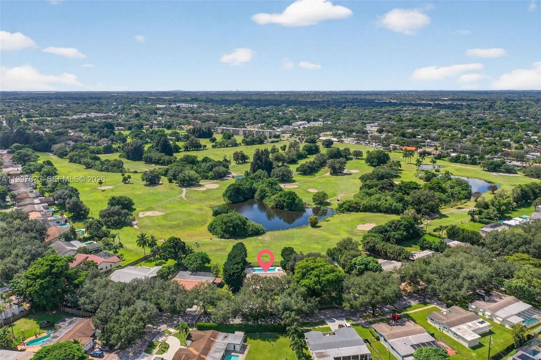 Activo con contrato: $925,000 (3 camas, 2 baños, 2469 Pies cuadrados)