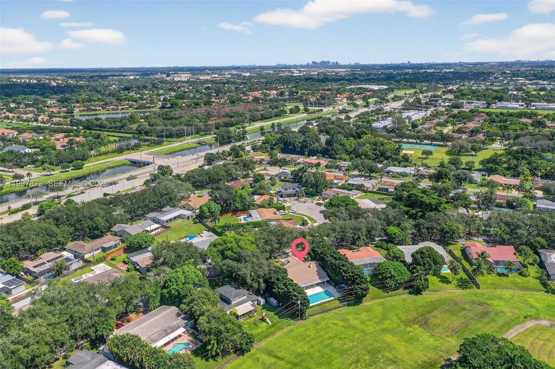 Activo con contrato: $925,000 (3 camas, 2 baños, 2469 Pies cuadrados)