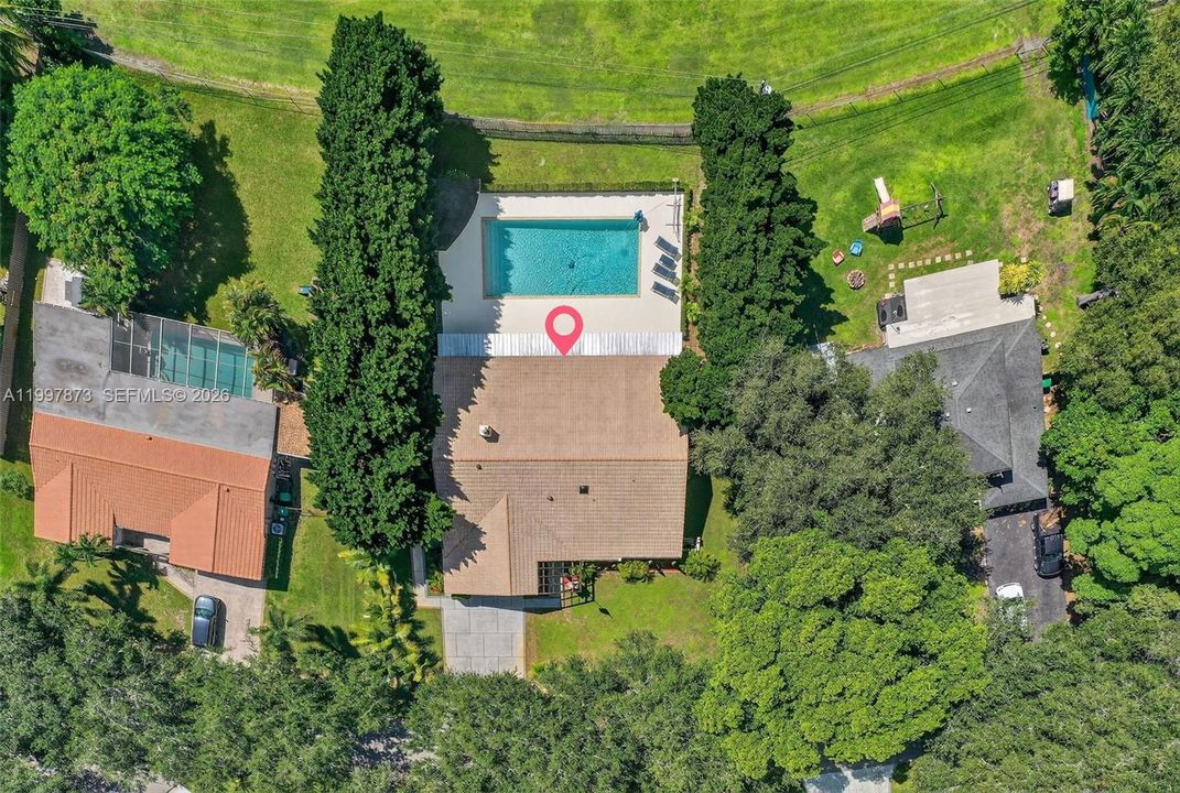 Activo con contrato: $925,000 (3 camas, 2 baños, 2469 Pies cuadrados)