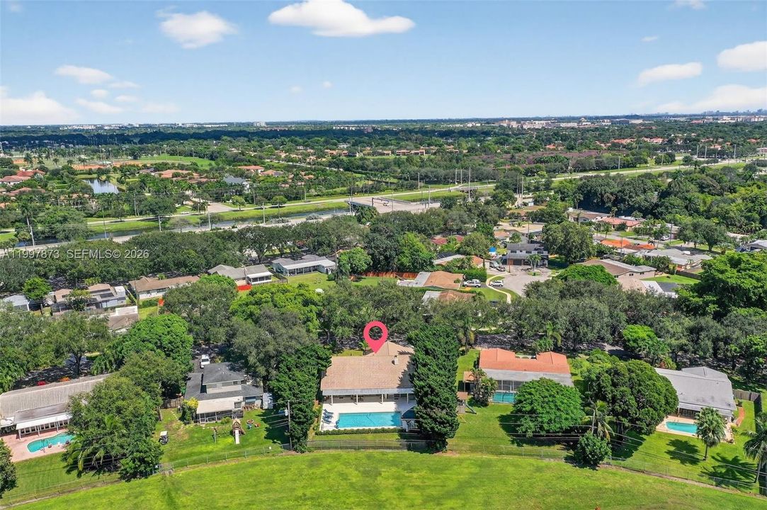 Activo con contrato: $925,000 (3 camas, 2 baños, 2469 Pies cuadrados)