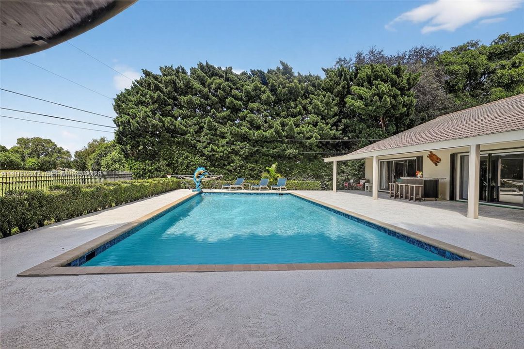 Activo con contrato: $925,000 (3 camas, 2 baños, 2469 Pies cuadrados)