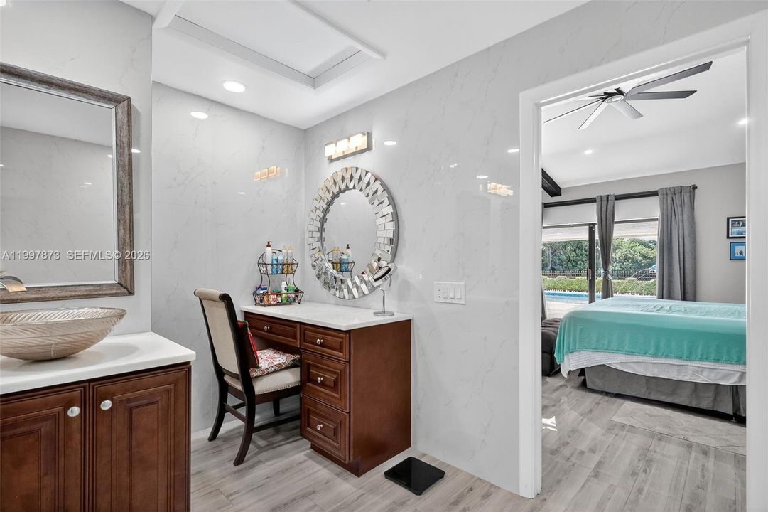 Activo con contrato: $925,000 (3 camas, 2 baños, 2469 Pies cuadrados)