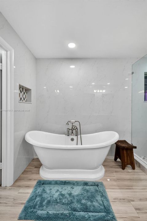 Activo con contrato: $925,000 (3 camas, 2 baños, 2469 Pies cuadrados)