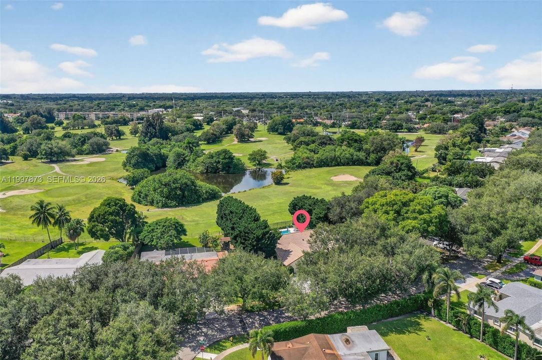 Activo con contrato: $925,000 (3 camas, 2 baños, 2469 Pies cuadrados)