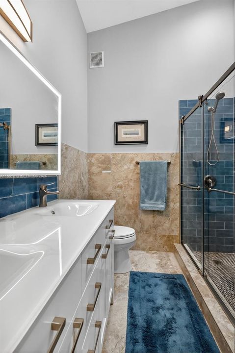Activo con contrato: $925,000 (3 camas, 2 baños, 2469 Pies cuadrados)
